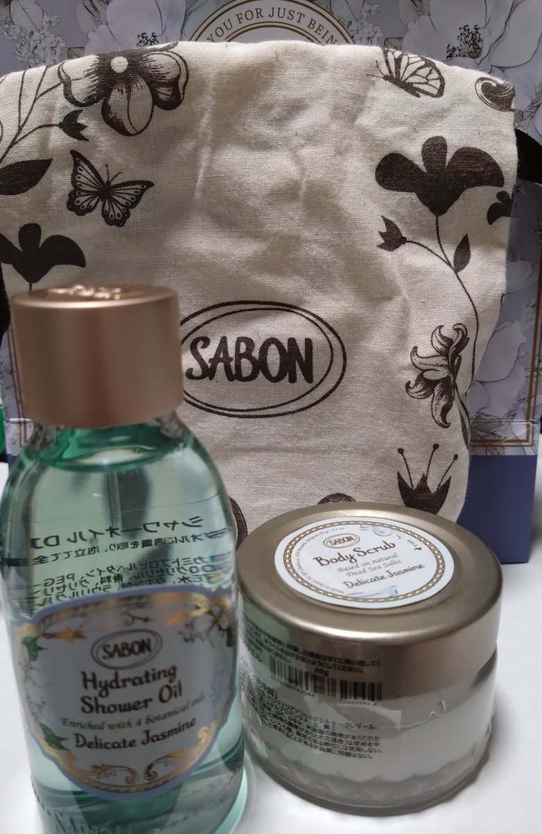 natsu_6st's tweet photo. 友達から誕プレ貰ったんだけど、まさかのSABON✨
そして今日実店舗行けたのでいろいろ購入してきた😳
じゅりぬい持ってくべきだったなぁ… https://t.co/yFp3rcbh1F