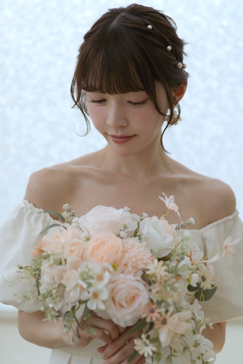 xenon402's tweet photo. 『やわらかな誓い』 
  白い光のなか、  花を見つめるほんの一瞬。
  静かな微笑みに、これか��始まる物語を重ねて。

天音みいさん @amanemiichan
mel撮影会 @mer_photo
#ポートレート #cinematicportrait https://t.co/TEr43pnbWP