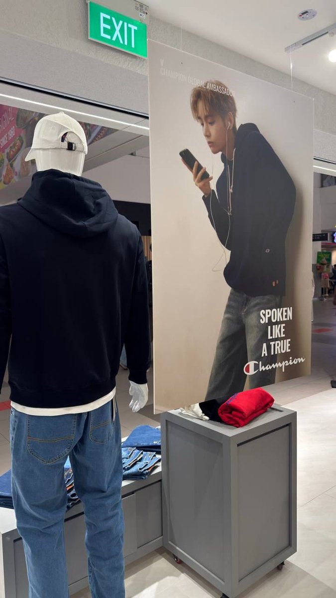Tae_Singapore's tweet photo. Singapore Fans, KIM TAEHYUNG FOR CHAMPION Has Landed in Champion Singapore NEX Mall‼️🎉

V CHAMPION GLOBAL AMBASSADOR 
#VxCHAMPION https://t.co/JWP358vL3t