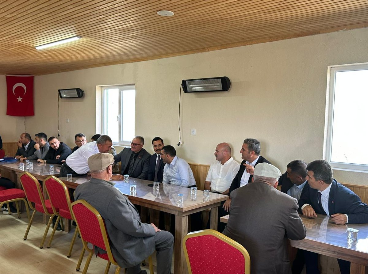 Ademcalkin's tweet photo. 📍Akyaka - Büyükpirveli

Büyükpirveli Köyümüzü ziyaret ederek, hemşehrilerimizin taleplerini dinledik, kendileriyle istişarede bulunduk.

İlgi ve alakaları için teşekkür ediyor, köylü kardeşlerime sağılık ve afiyet diliyorum.
#AkyakaİçinCanlaBaşla https://t.co/pNzMh8sKRN