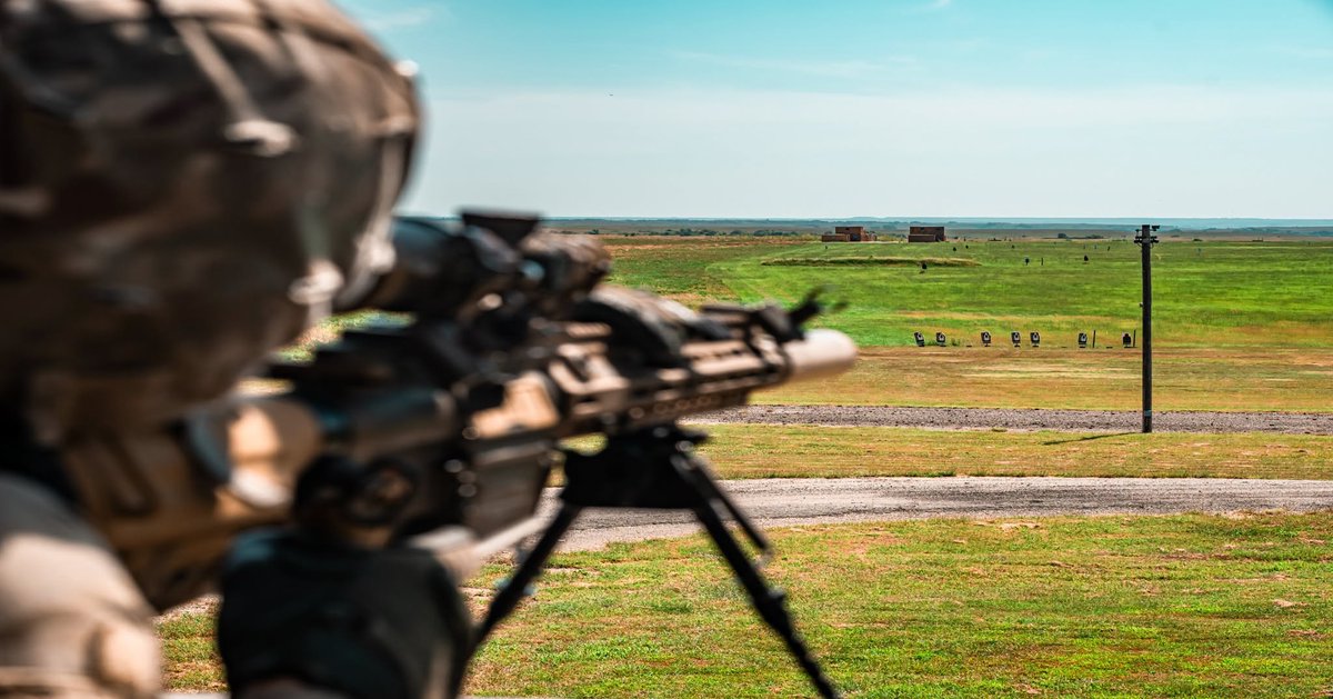 USArmyWHC's tweet photo. 300 to 800 meters. Zero room for error. 🎯

Sniper candidates with 1-4 Cavalry, 1st Armored Brigade Combat Team, #1stInfantryDivision, qualified on the M110A1 Squad Designated Marksman Rifle at #FortRiley, Kansas.

#FreedomsGuardian @FightingFirst https://t.co/AngXM5ZhDt