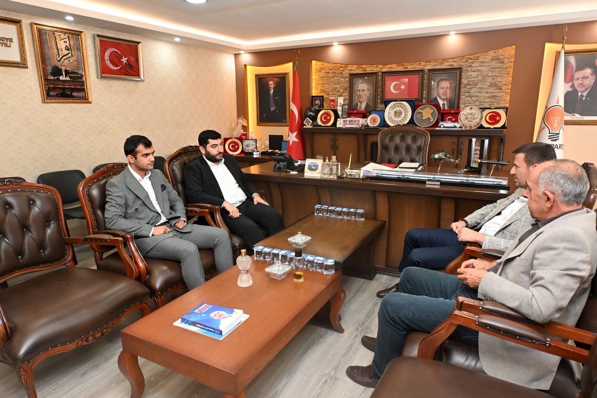 aketimesgut06's tweet photo. Ankara Milletvekilimiz Sayın Ahmet Fethan Baykoç, İlçe Başkanlığımızı ziyaret etti.

Nazik ziyaretleri ve kıymetli sohbetleri için kendilerine teşekkür ediyor, çalışmalarında başarılar diliyoruz.
🇹🇷
@AkpartiAnkara 
@fethanbaykoc https://t.co/K6IGIAu4XK