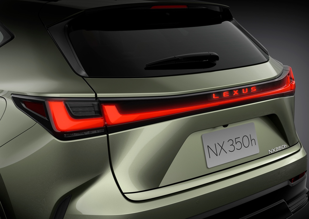 trans_car_jp's tweet photo. レクサスNX新型モデル

フロントをワイド＆ローに刷新し、リヤはレクサス初の「ダブルLシグネチャー」

室内には光・音・空調・香りを連携するSensory Conciergeを新採用

2026年末以降、順次発売

#レクサス #NX #レクサスNX https://t.co/hLtq4G2Hs3