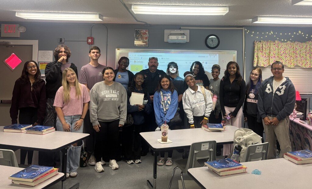 DCS_CTCEast's tweet photo. 🚑 Thank you to Chris Johnson, Firefighter Paramedic with the Southaven Fire Department, for speaking with our Health Science students yesterday about careers in emergency services and the importance of teamwork and communication! We appreciate you! #CTCE #HealthScience https://t.co/htbLZAqcWS