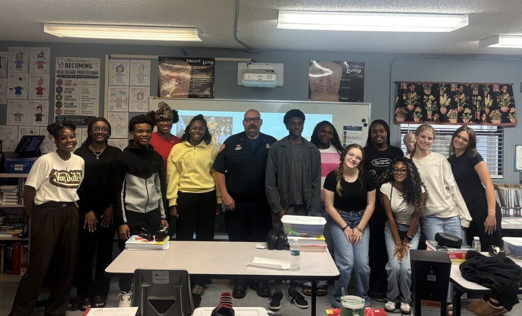 DCS_CTCEast's tweet photo. 🚑 Thank you to Chris Johnson, Firefighter Paramedic with the Southaven Fire Department, for speaking with our Health Science students yesterday about careers in emergency services and the importance of teamwork and communication! We appreciate you! #CTCE #HealthScience https://t.co/htbLZAqcWS