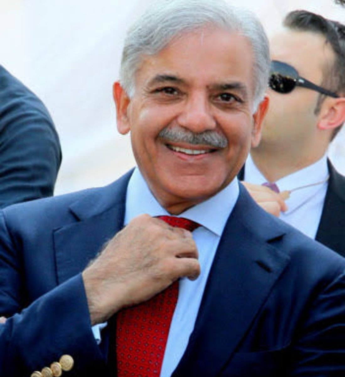 AliamanIam's tweet photo. We blame the Army, but Shehbaz Sharif is the problem. A stupid leader while Pakistan faces inflation, economic crisis and chaos. We had Nawaz, Imran and Benazir but never valued them. Maybe Shehbaz is the punishment Allah gave us for not valuing what we once had. @CMShehbaz https://t.co/ejyx4MzKdP
