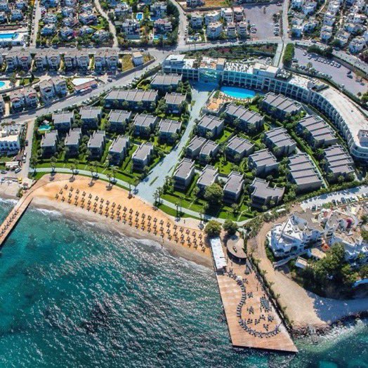 yavuz_invest's tweet photo. Eski TCMB Başkanı Hafize Gaye Erkan'ın

Bodrum'da 1.3 Milyon dolara villa aldığı site sahili komple kendine kapatmış https://t.co/ppEP33KU22