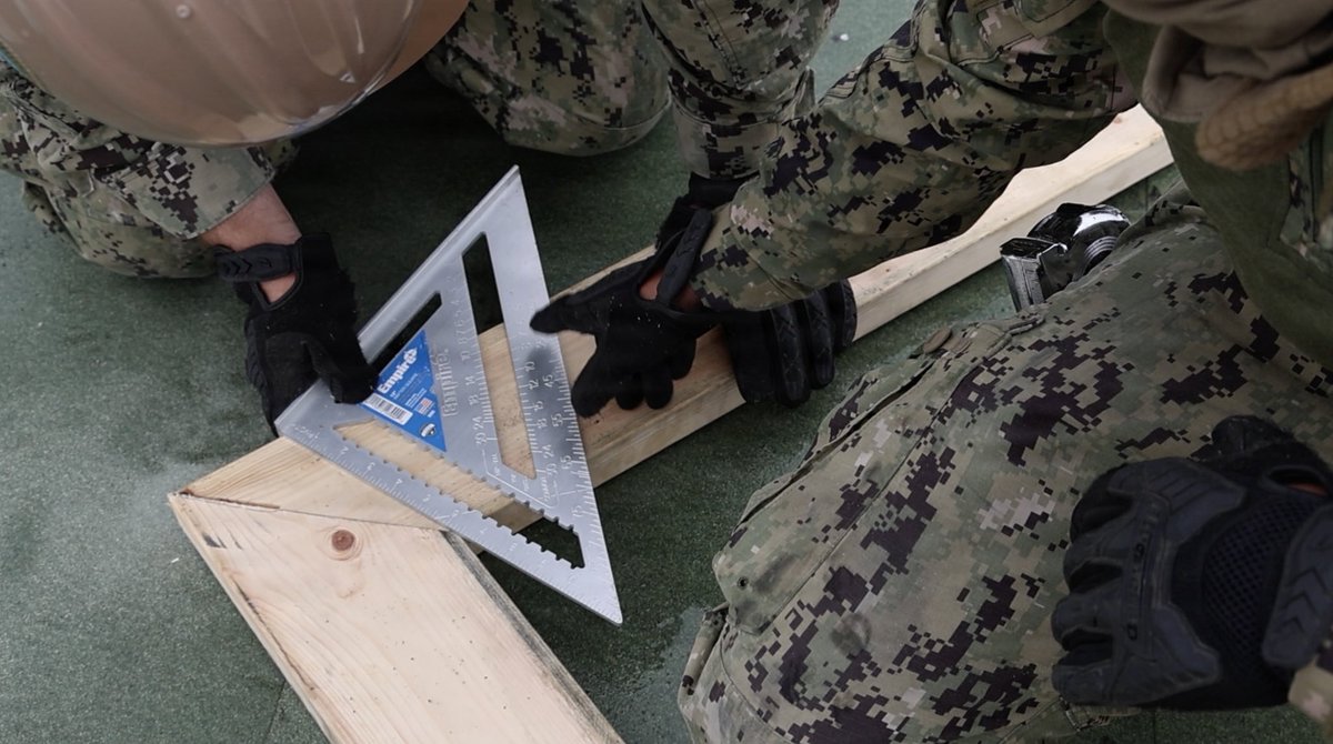 US2ndFleet's tweet photo. Building Northern Strength: Seabees Support Allied Operations in the GIUK Gap
U.S. Navy Seabees assigned to Naval Construction Battalion 27 construct and raise wall framing for an Arctic Bee Hut during exercise Northern Viking 26 at Keflavik Air Base, Iceland.
#USNavy #C2F https://t.co/cTDifVPY9Q