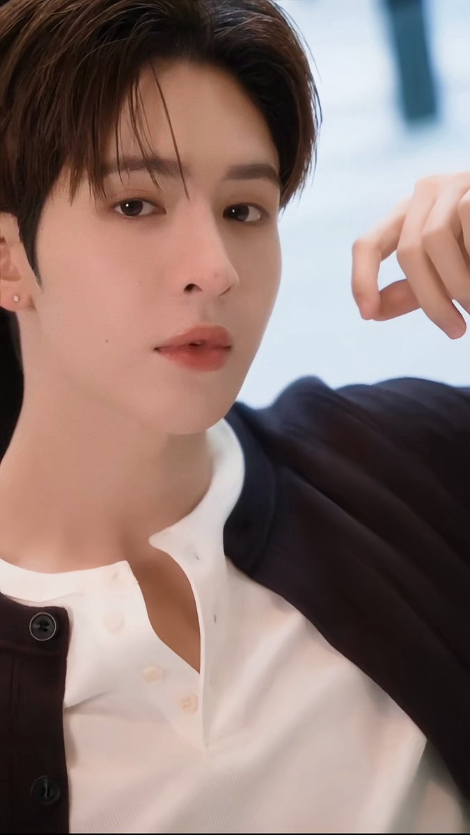 daisy051225's tweet photo. So strikingly handsome✨@Jamessu_w 

#OneBangkokXJamesSu
#PaletteOfTheNewSeason
#OneBangkokRetail #JamesSu https://t.co/sHlZm4Svb6
