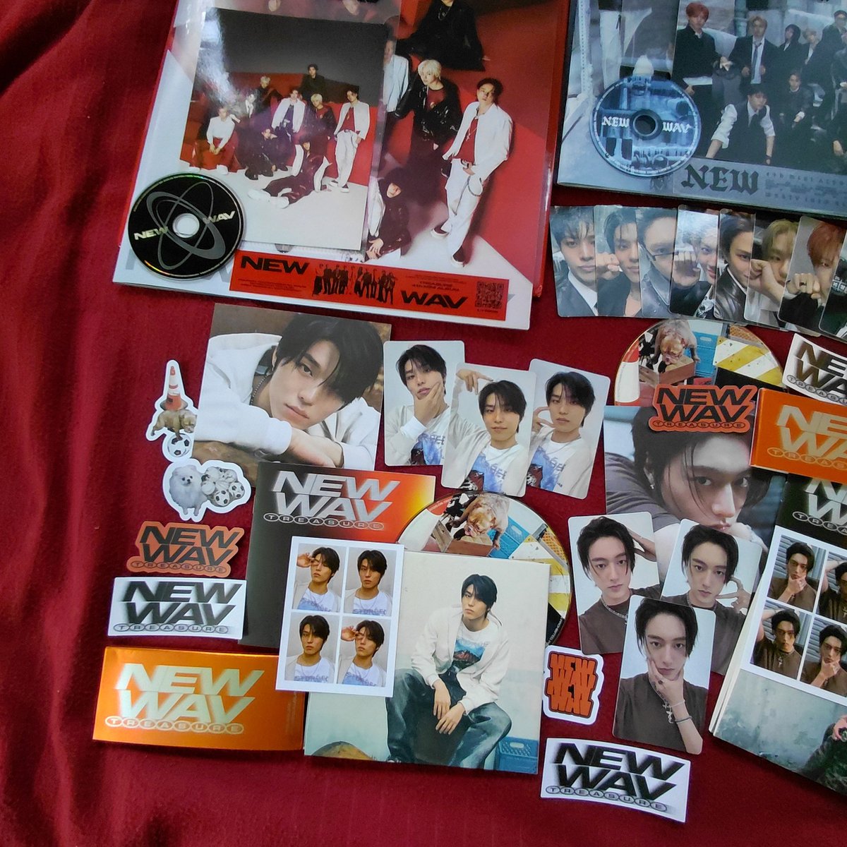 zxyrea_iviv's tweet photo. My new wav albums arrived safely today! Everything was wrapped nicely so there were no damaged edges or creases. Thank you for handling them with care and for the generous freebies as well! #Mjproof @Mj_Ontiktok https://t.co/tg02GKW4Or