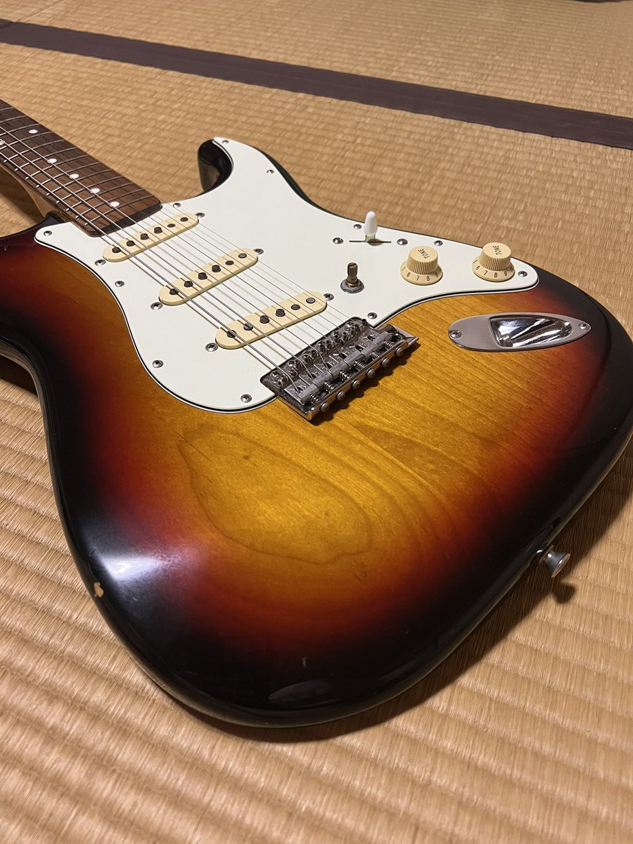 hen_guitar's tweet photo. ラッカーに塗り直して〜 https://t.co/3d5Bor6mxd