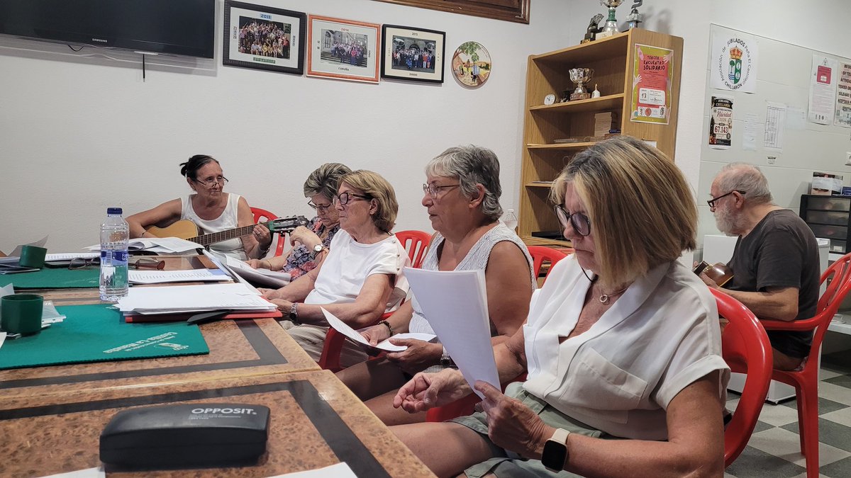 Guadalu44490356's tweet photo. Las tardes se llenan de música en Chillarón de Cuenca de la mano y las voces de SOLE Y CÍA 🎶🎼
#folklore #canciones #tradiccion https://t.co/M20F2qUWcV