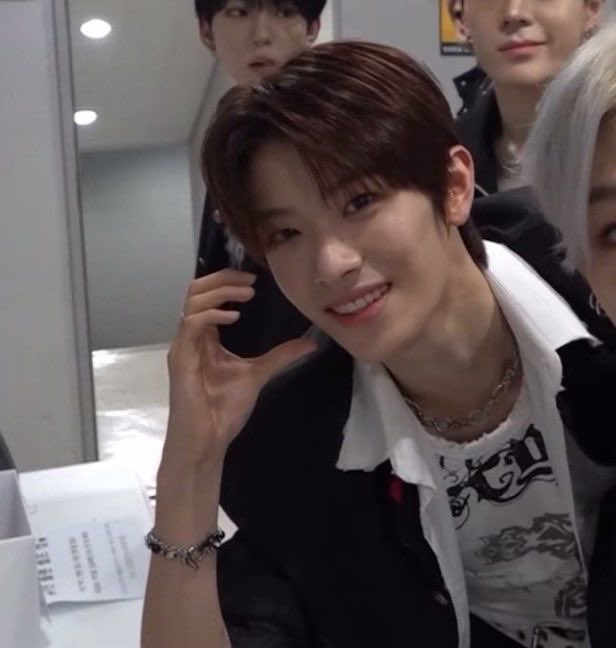 jooheon1fan's tweet photo. possible modhaus/ idntt future member??? 

- 2005 
- chinese 
- dancer and skilled at performing magic tricks 
- former chromosome ent trainee https://t.co/cg9bOq3AZ4