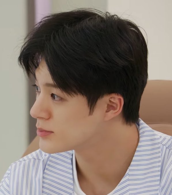 kyoongjn's tweet photo. JENO BARU BANGUN BENER BENER SEGANTENG GANTENGNYA ORANG GANTENG https://t.co/j7nQpPFRpm