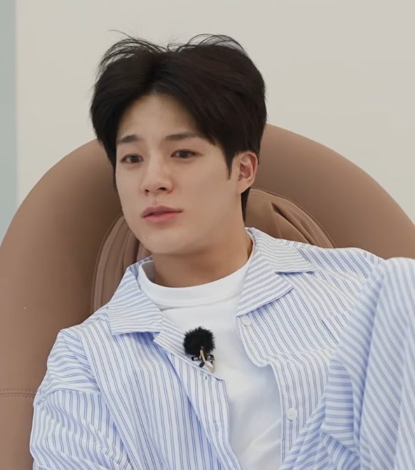 kyoongjn's tweet photo. JENO BARU BANGUN BENER BENER SEGANTENG GANTENGNYA ORANG GANTENG https://t.co/j7nQpPFRpm