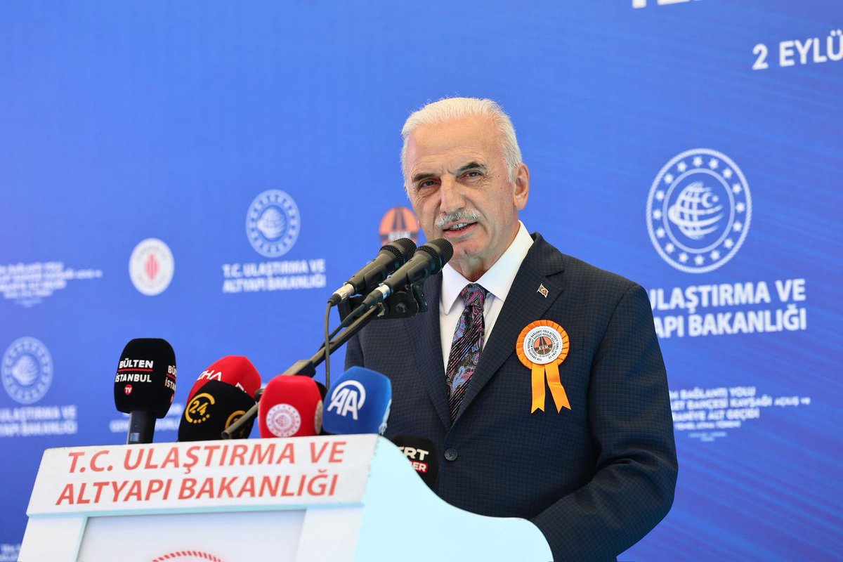 AkUmraniye's tweet photo. Ulaştırma ve Altyapı Bakanımız Sayın @a_uraloglu’nun teşrifleriyle; Bakan Yardımcımız @OsmanBoyraz, İl Başkanımız @abdullahozdemir, İlçe Başkanımız @cetinkaya_salim Belediye Başkanımız @ismetyildirimtr, Karayolları Genel Müdürümüz Ahmet Gülşen, Kaymakamımız Yüksel Çelik, İl Başkan Yardımcılarımız @rabiyakazak ve @abdullaharidoru, Gençlik Kolları Başkanımız @samettesmer, teşkilat mensuplarımız ve kıymetli komşularımızla birlikte;

📍Trabzon Millet Bahçesi Giriş-Çıkış Bağlantı Yolu’muzu hizmete açtık.
📍 Şile Yolu Üst Kapama ve Meydan Düzenleme Projemizin temelini attılar.

Başta Bakanımız Sayın @a_uraloglu olmak üzere, 
Karayollarımıza, Belediye Başkanımız @ismetyildirimtr, emeği ve katkısı bulunan herkese teşekkür ediyoruz.

Ümraniye’miz için çalışmaya, eser üretmeye devam! 🇹🇷