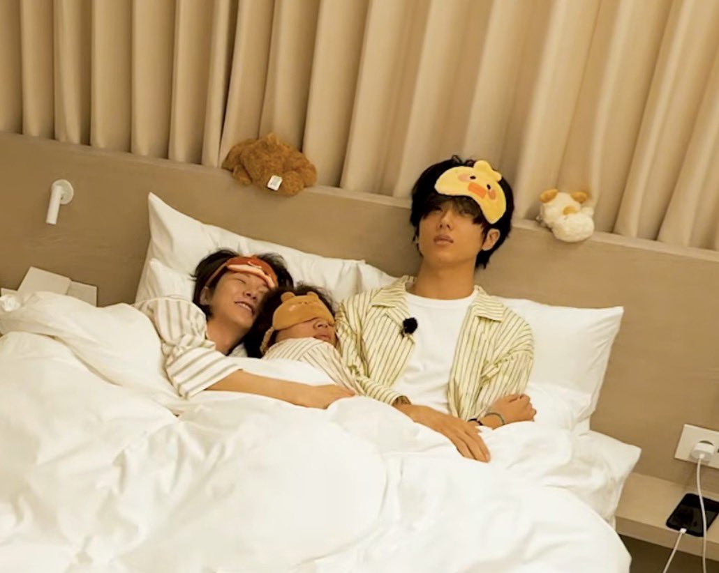 macncheeeese_'s tweet photo. เดะพี่ๆก้โตแล้วจีซอง 5555555555555555555555555 https://t.co/6ZXJTyjVOt