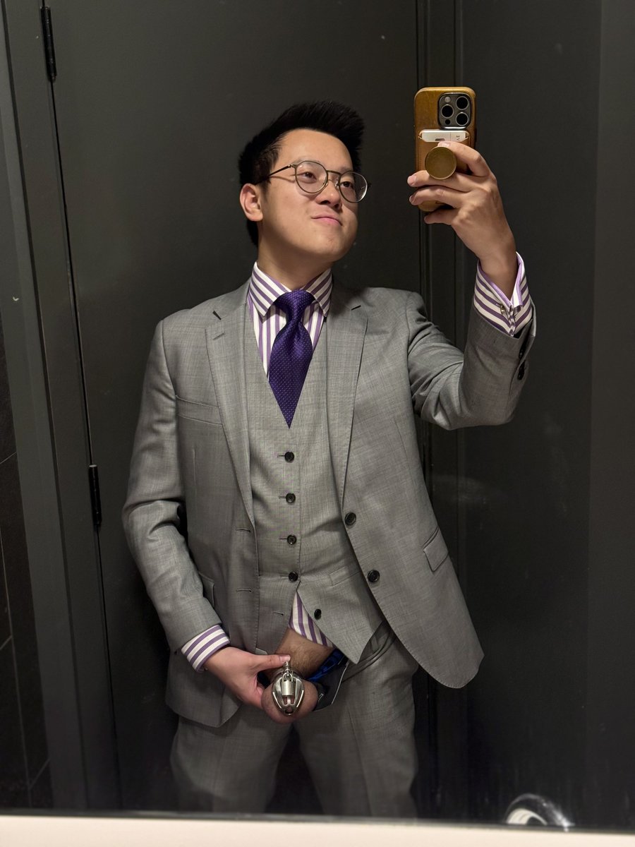 OnlyDapper's tweet photo. Back in the office for another cage check 😈🔐

@bon4chastity @BON4_ @GayChastityRTs #gaychastity #teamlocked #lockedandsuited #malechastity #lockedcock #cagecheck #suitfetish #gaysuit  #suitedmen https://t.co/o1Vblx0l31