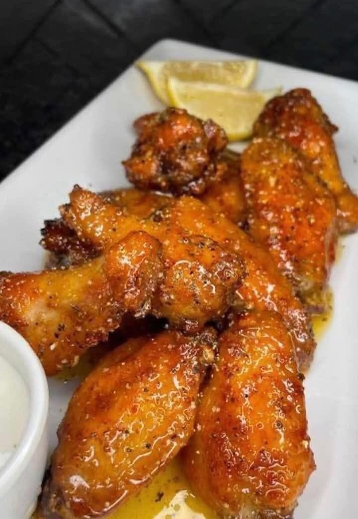 bossbabejass's tweet photo. Wings Wednesday’s 😍 https://t.co/5zHb2KjzvC