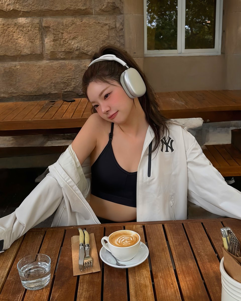 myollini's tweet photo. 「 ₊ 」

Após nossa caminhada habitual parei em uma das minhas cafeterias favoritas para comer algo, antes de ir para casa (ㅅ´ ˘ `) . Todos amaram o Panqueca, quer dizer... não é muito difícil de se encantar por um bichinho fofo desse, certo? 🤭 https://t.co/ULaz7hKqzQ