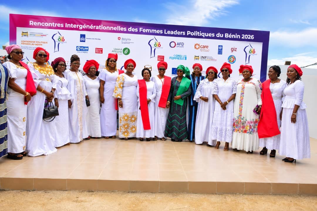 PresidenceBenin's tweet photo. 🛑 Femmes leaders politiques : Nikki, laboratoire d’un leadership de résultats et d’impact

Près de 500 femmes leaders politiques du Bénin, aux côtés de délégations venues de la Côte-d’Ivoire et du Togo, se sont retrouvées à Nikki, du 31 août au 2 septembre 2026. C'était à l'occasion de la 4ᵉ édition des Rencontres intergénérationnelles des femmes leaders politiques du Bénin, organisée en marge de la célébration de la Gaani de la Gnon Kogui. Initiée par la Vice-Présidente de la République, Madame Mariam CHABI TALATA ZIME YERIMA, sous l’égide de la Grande Chancellerie des Ordres Nationaux du Bénin et de la Présidence de la République, cette rencontre s’affirme, au fil des éditions, comme un cadre privilégié de réflexion, de dialogue et de partage d’expériences autour du leadership politique féminin.

🌐 Retrouvez l'article intégral sur le site web de la Présidence du Bénin => https://t.co/GRkqbo7PBp