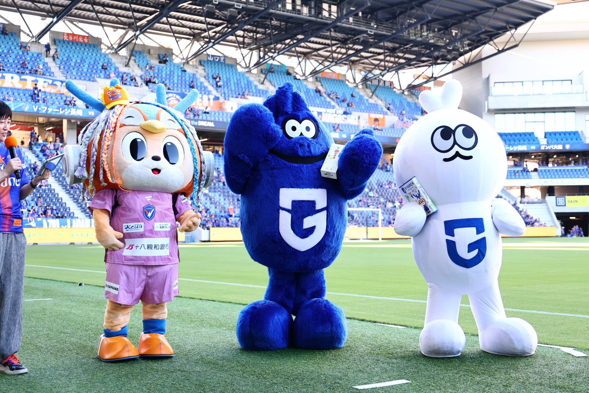 GAMBA_OFFICIAL's tweet photo. モフレムとハーチモのアウェイ遠征🔵⚫️  ハーチモは初めての出張でしたが、1日よく頑張りました！ また次回のアウェイ遠征でお会いしましょう👍  V・ファーレン長崎のファン・サポーターのみなさま、モフレムとハーチモを温かくお迎えいただき、ありがとうございました☺️  #モフレム #ハーチモ #モフさんぽ #ガンバ大阪 #GAMBAOSAKA