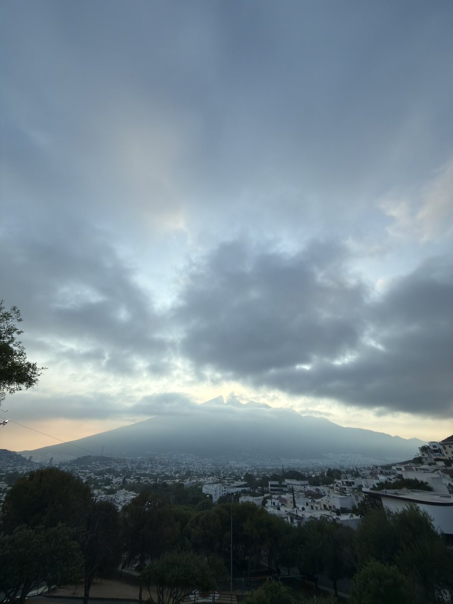 Clelia_hdezo's tweet photo. ¿LISTOS? Nuestra indómita capitana @AndyFayri nos ha llamado a atender #InformaciónSólidaSiempre 🧔🏻📻, que sea un gran programa @Imagen_Mx @beltrandelrio #aspiracionistas🤩 #smartpeople🤓 https://t.co/sXAWX8vZ4G