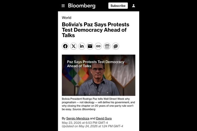 LaRazon_Bolivia's tweet photo. #Nacional | El reconocido fotógrafo boliviano Manuel Seoane publicó en Facebook imágenes de su autoría tomadas el 23 de mayo en la Casa Grande del Pueblo, durante una entrevista al presidente Rodrigo Paz para Bloomberg Television. En las fotografías aparece Fernando Cerimedo, actualmente con det3nción preventiva e investigado por presuntos delit0s, lo que vuelve a poner bajo la lupa las declaraciones del Gobierno y del propio mandatario sobre la relación de Cerimedo con su administración.
📷 Manuel Seoane
Descubre más información en:
https://t.co/OA4MWmZFRM
#larazóndigital #Bolivia #RodrigoPaz #FernandoCerimedo