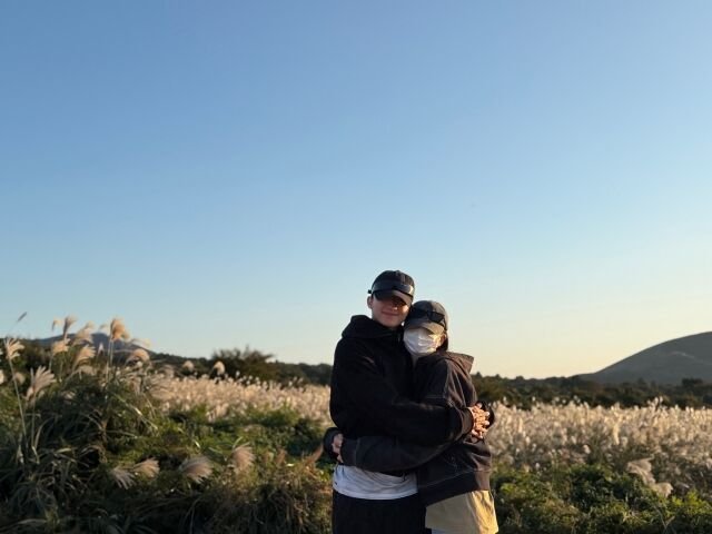 infodrakor_id's tweet photo. CIYEEEE udah update di ig masing masing 💘

Ji Ye Eun bilang kalo Vata adalah sosok yang selalu ada di sisinya, memberinya kekuatan, dan bikin dirinya mengenal kebahagiaan bersama. Sementara Vata menyebut Ji Yeeun sebagai hadiah yang membuatnya tahu arti cinta 

Keduanya sama sama kelahiran 1994 dan diketahui bertemu di gereja sebelum akhirnya pacaran

AUTO NYANYI LAGU MELOMANCE - seounmul (Gift) 

https://t.co/XYRC9azbpb