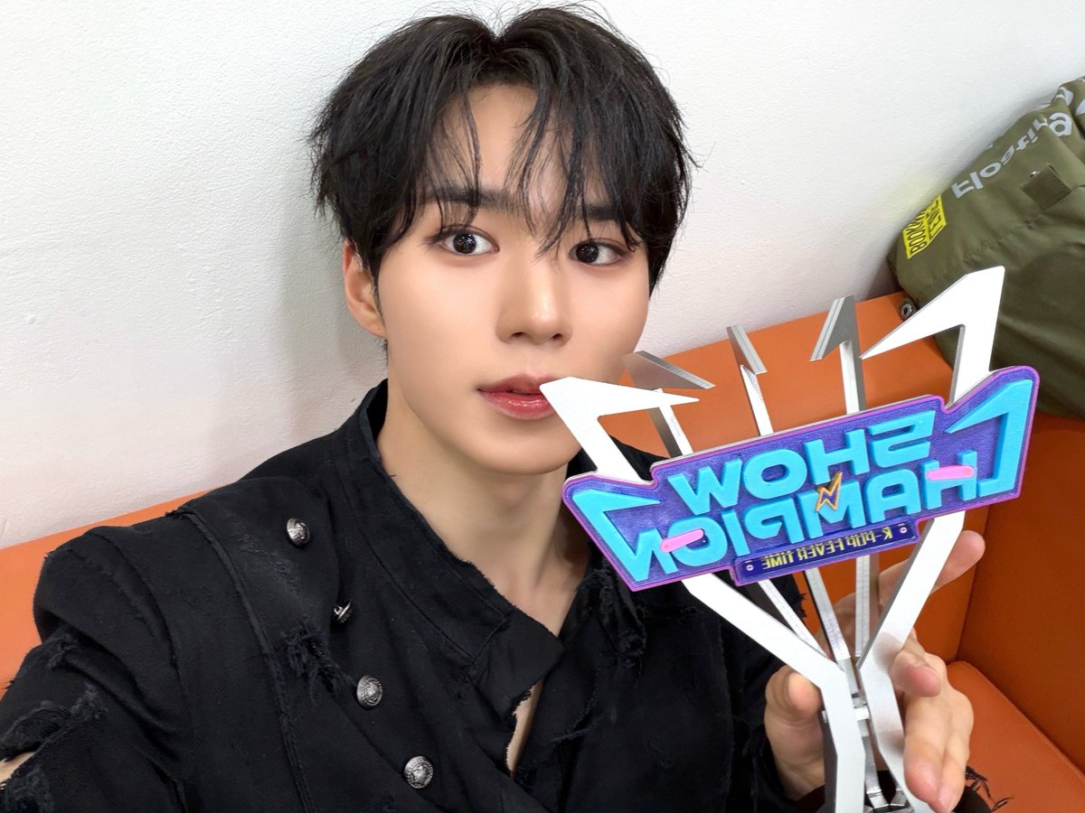 ALD1_official's tweet photo. 쇼챔피언에서 또 한 번 1위🏆 앨리즈 고마워요🥰

#ALPHADRIVEONE #ALD1
#알파드라이브원
#JUNSEO #준서 https://t.co/cdZAifUpwo