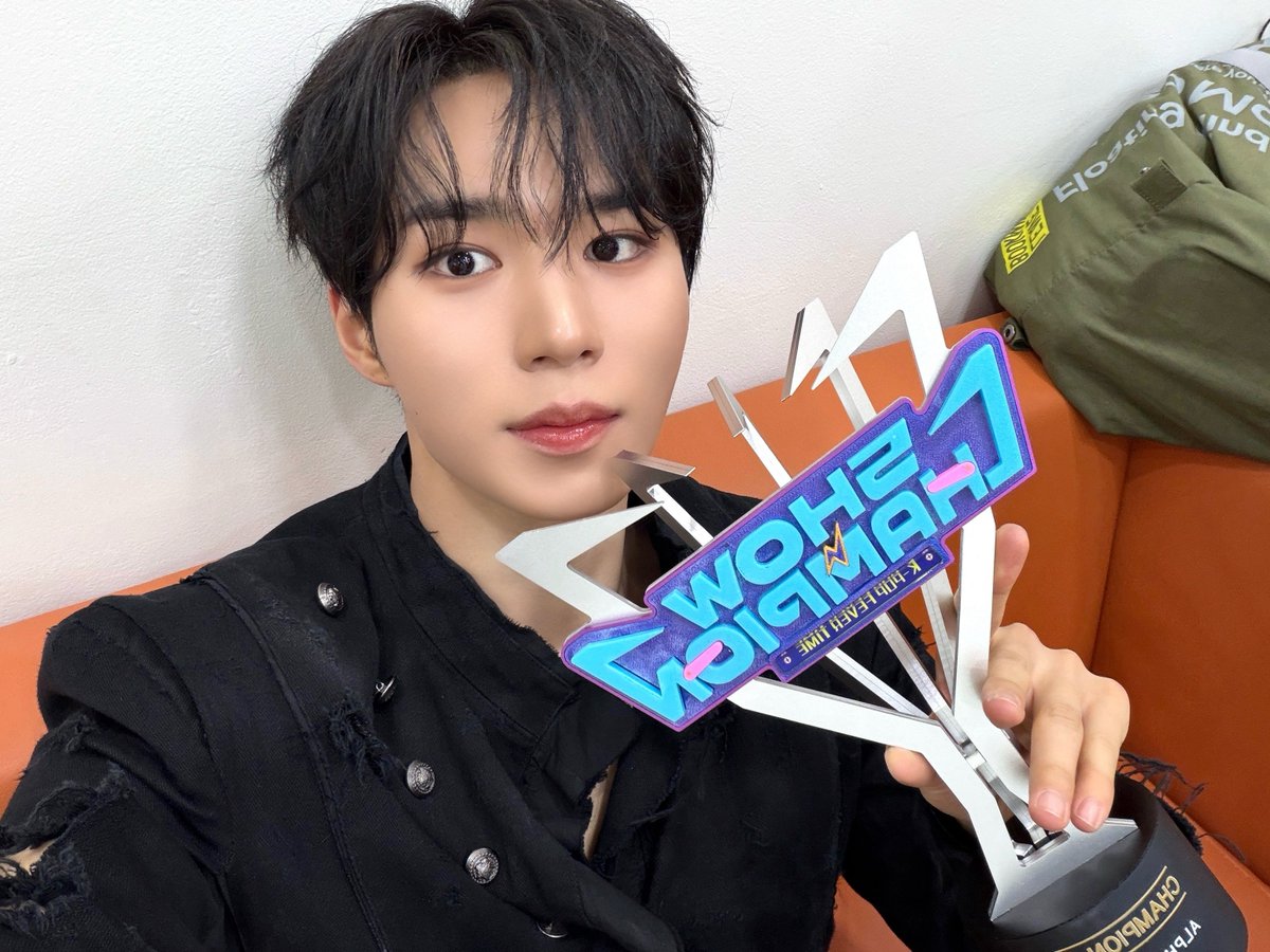 ALD1_official's tweet photo. 쇼챔피언에서 또 한 번 1위🏆 앨리즈 고마워요🥰

#ALPHADRIVEONE #ALD1
#알파드라이브원
#JUNSEO #준서 https://t.co/cdZAifUpwo