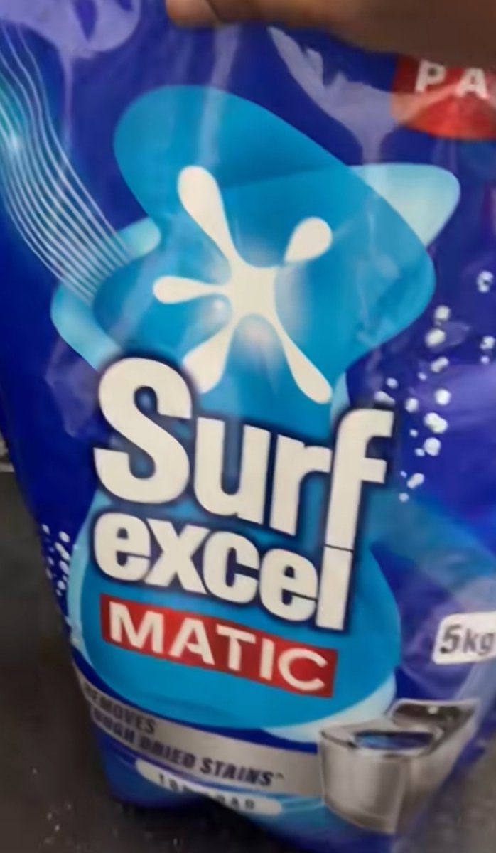 MahiMishra98's tweet photo. Yesterday, I purchased a 5 kg pack of Surf Excel detergent powder from Smart Bazaar.

The packet was completely sealed, so I didn't suspect anything wrong with it.

When I picked it up after arriving home, I realized it weighed a little less.

I immediately weighed it on the weighing machine, and to my shock, the entire packet weighed only 2.5 kg, even though it clearly stated 5 kg.

I immediately returned to Smart Bazaar with the bill and the sealed packet.

I was hoping they would investigate and offer a refund or replacement, but they refused to accept my product without offering any solution.

The biggest question now is: if the packet was completely sealed,

where did the 2.5 kg of stuff go? If even a sealed product doesn't show the full weight, then whom should I trust?

This isn't just a loss of my money, but a matter of every customer's rights and trust.

It is hoped that Smart Bazaar and the company will investigate this matter impartially and take appropriate action.