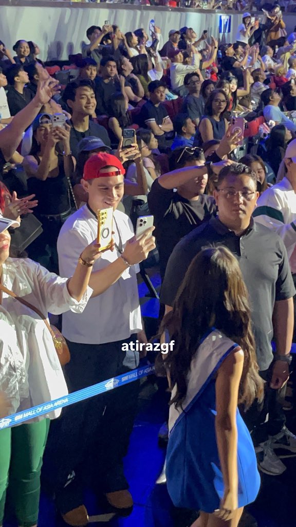 salvanyyy's tweet photo. huy love ko yung theory na tristan secretly attended julia's ganaps as actress in manila π€§ #TheWayBackToYou https://t.co/lXBqLZLuhp