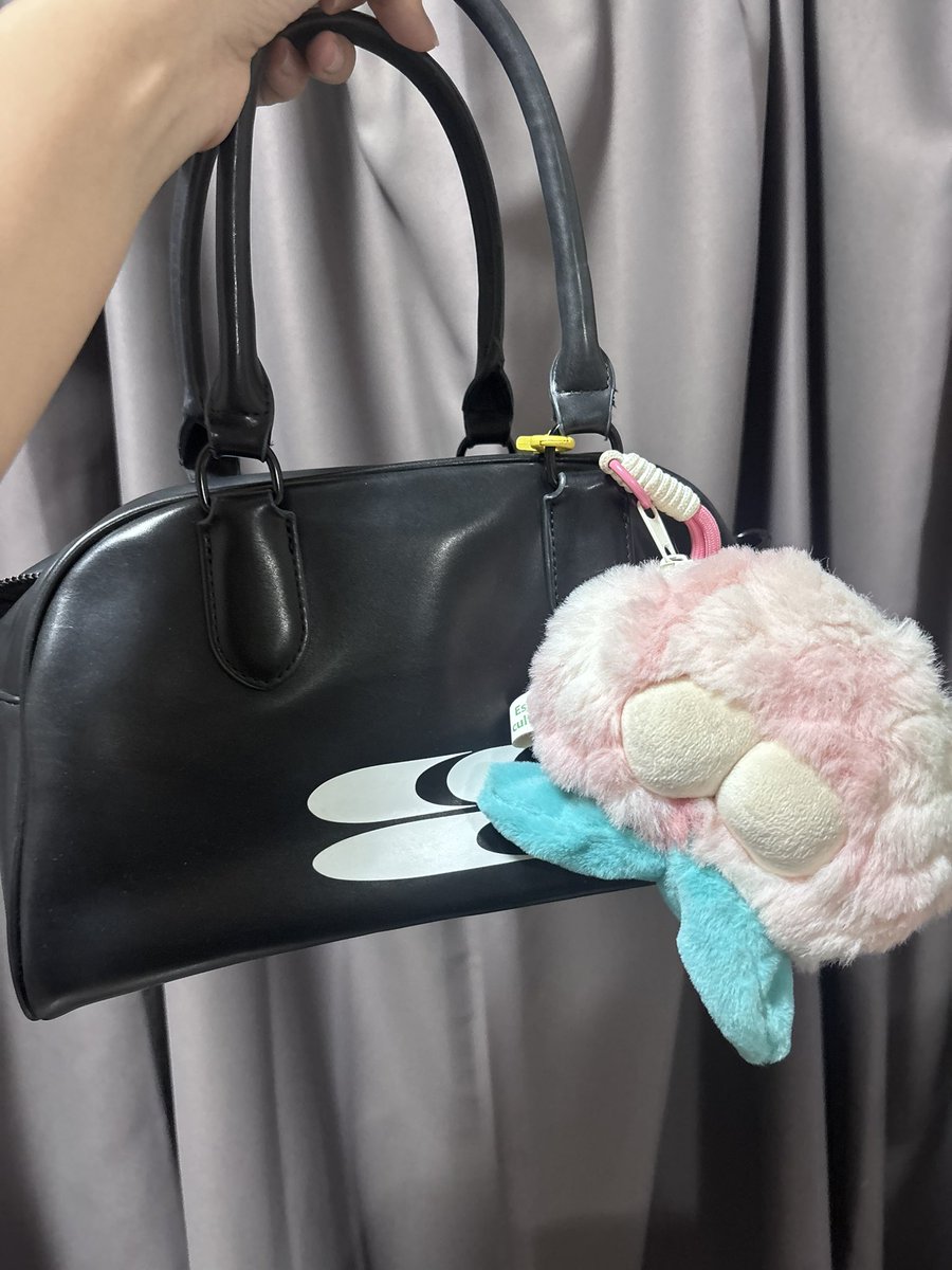 Lilly1863989's tweet photo. เเท้ค่ะ 690 ใหม่มาก แค่ฝุ่นเกาะ https://t.co/LXsKa6UHpo