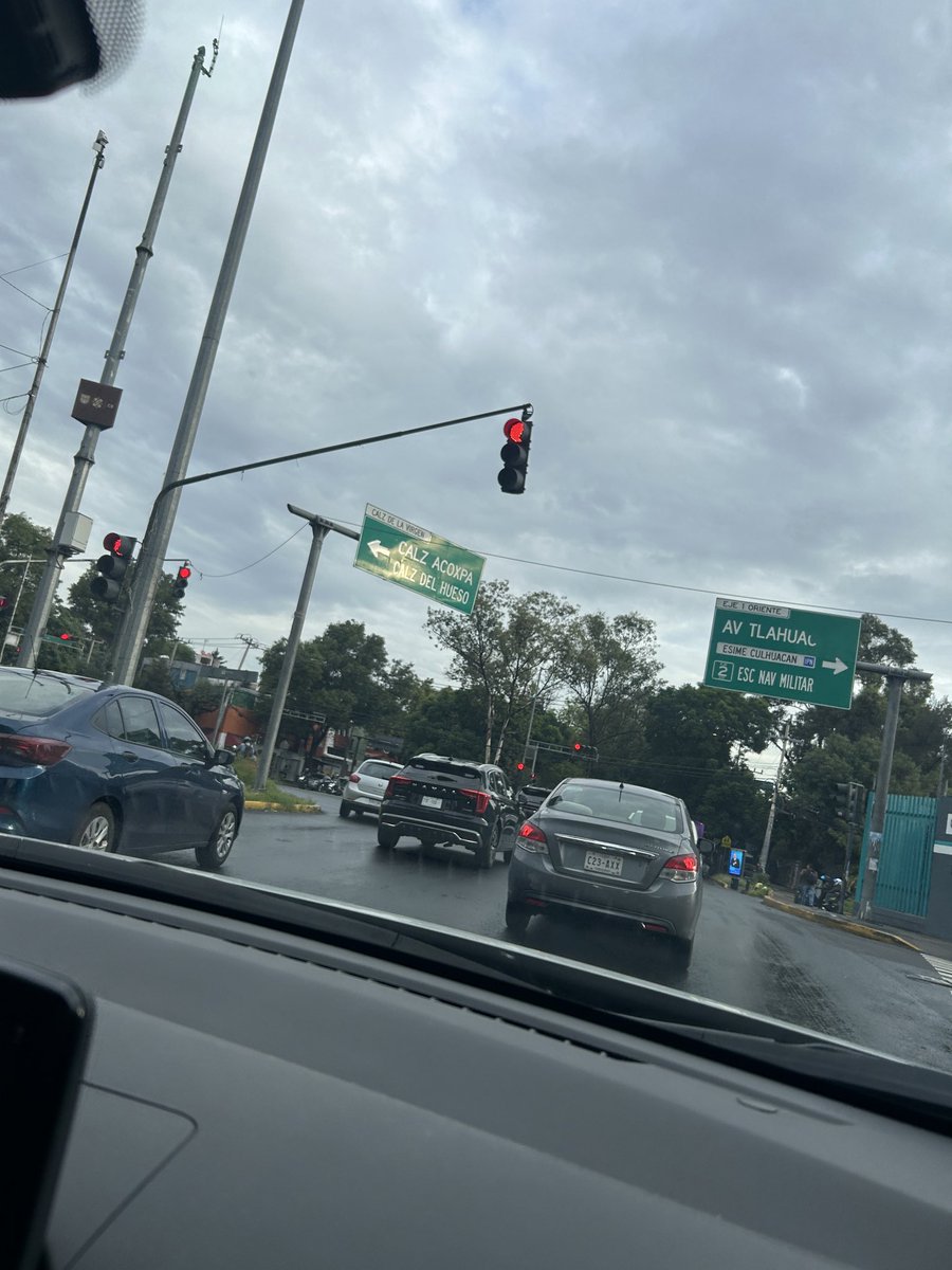 AdesChic's tweet photo. #URGENTE caos vial‼️ @OVIALCDMX @SSC_CDMX @UCS_GCDMX #Transito Requerimos apoyo en Miramontes esquina con Calz. de la Virgen semáforos 🚦 descompuestos desde ayer y sin elementos de tránsito en sitio https://t.co/07peHT3Mke