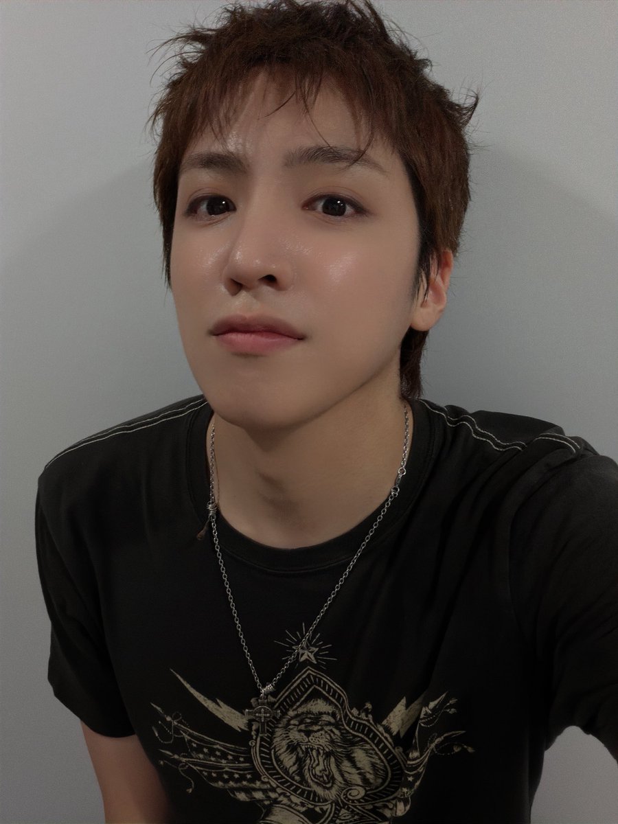 J_WOOSEOK_3's tweet photo. 오랜만에 https://t.co/uAXBMJ9hU1