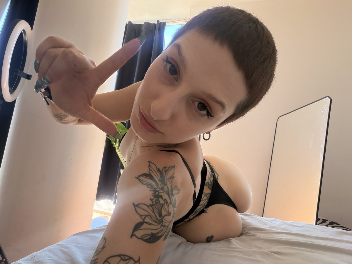 BPIXIEMOMMY's tweet photo. SPH + Chastity: the perfect combination for a loser like you
#cuck #wankchat #hotwife #nsfw #nsfwtwt #bbc #bnwo #findom #horny
#goon #gooner #bdsm #femdom https://t.co/Uyj7Kh7OWY