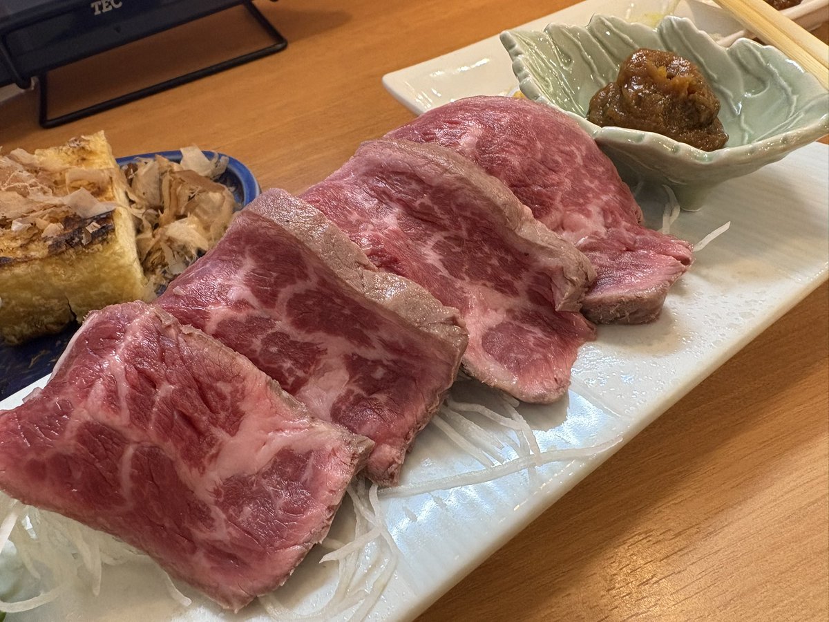 slave_of_whale's tweet photo. 対面鑑定の毎日

8月は新潟にも呼ばれていってきました
新幹線をぎりぎりまで引っ張って、なんとかしておいしいものを食べました
新潟はキングでもいいでした https://t.co/huqro0yjUt