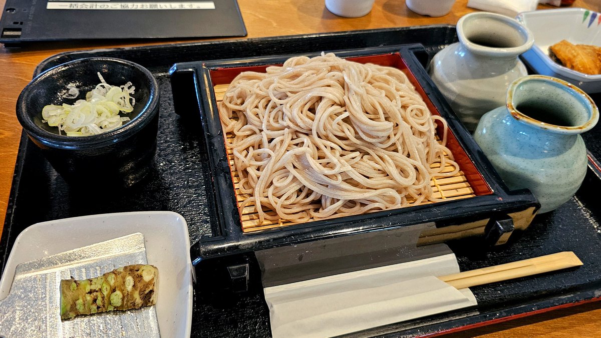 keychan555's tweet photo. 今日のお昼はわさびテーマパークで。
本わさびを食べたかったのでお蕎麦にしました！笑
旦那様はわさび飯。
これでもかという量の新鮮な本わさびを堪能出来ました！！
(　´^` ) ﾂｰﾝ https://t.co/zUYdOKCuBg