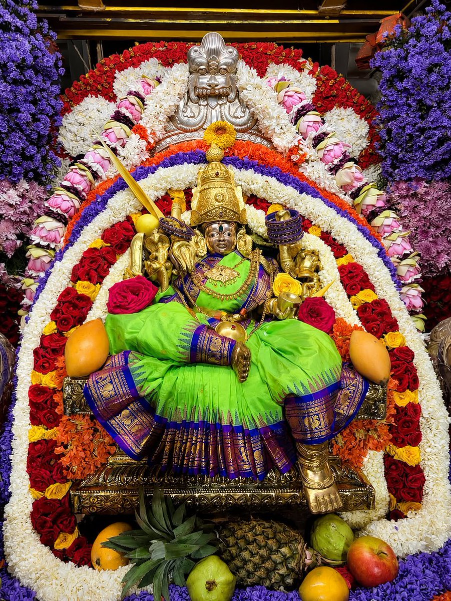ArunAru391994's tweet photo. "ಎಲ್ಲವನ್ನೂ ಗಮನಿಸಿ 
ಆದರೆ ಮೌನವಾಗಿರಿ..!!

ತಾಯಿ ಚಾಮುಂಡೇಶ್ವರಿ ಅಮ್ಮನವರು ಎಲ್ಲರಿಗೂ ಒಳ್ಳೆದು ಮಾಡಲಿ ❤️🙏 
#ಕೆಂಡಸಂಪಿಗೆ 💛❤️ https://t.co/gq2y6JiFHR