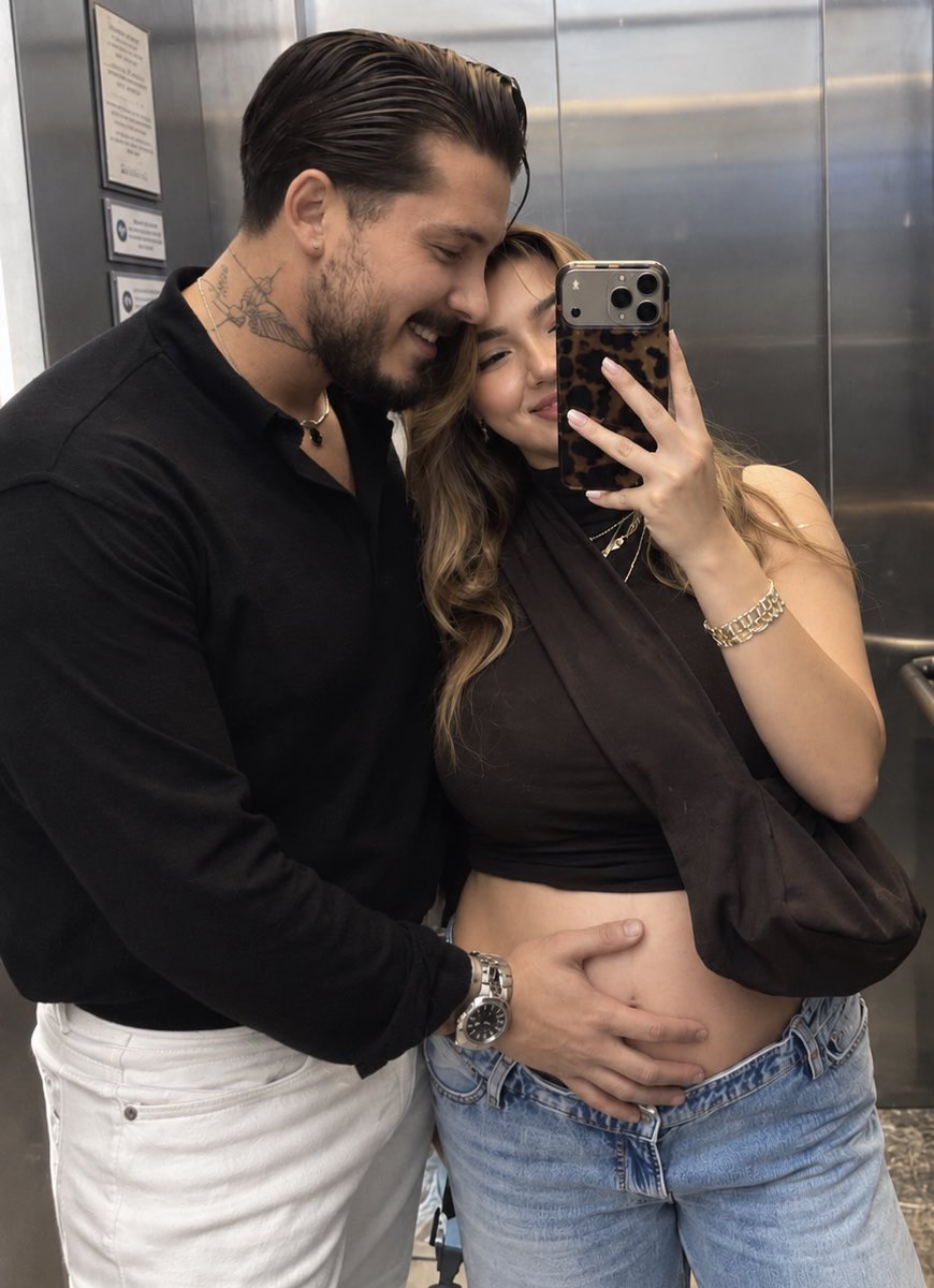 itsmenur48's tweet photo. Onlarin MAMACITA &amp; BABACITA erasi bizim fav >>> 🤰🏻♥️🫃🏻

#busmer https://t.co/MdHg5TBplD