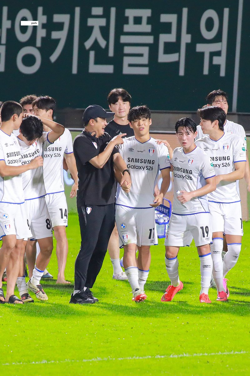 bluewings_park's tweet photo. 마쌤 겁나 놀림 https://t.co/Atfl9nE1QA