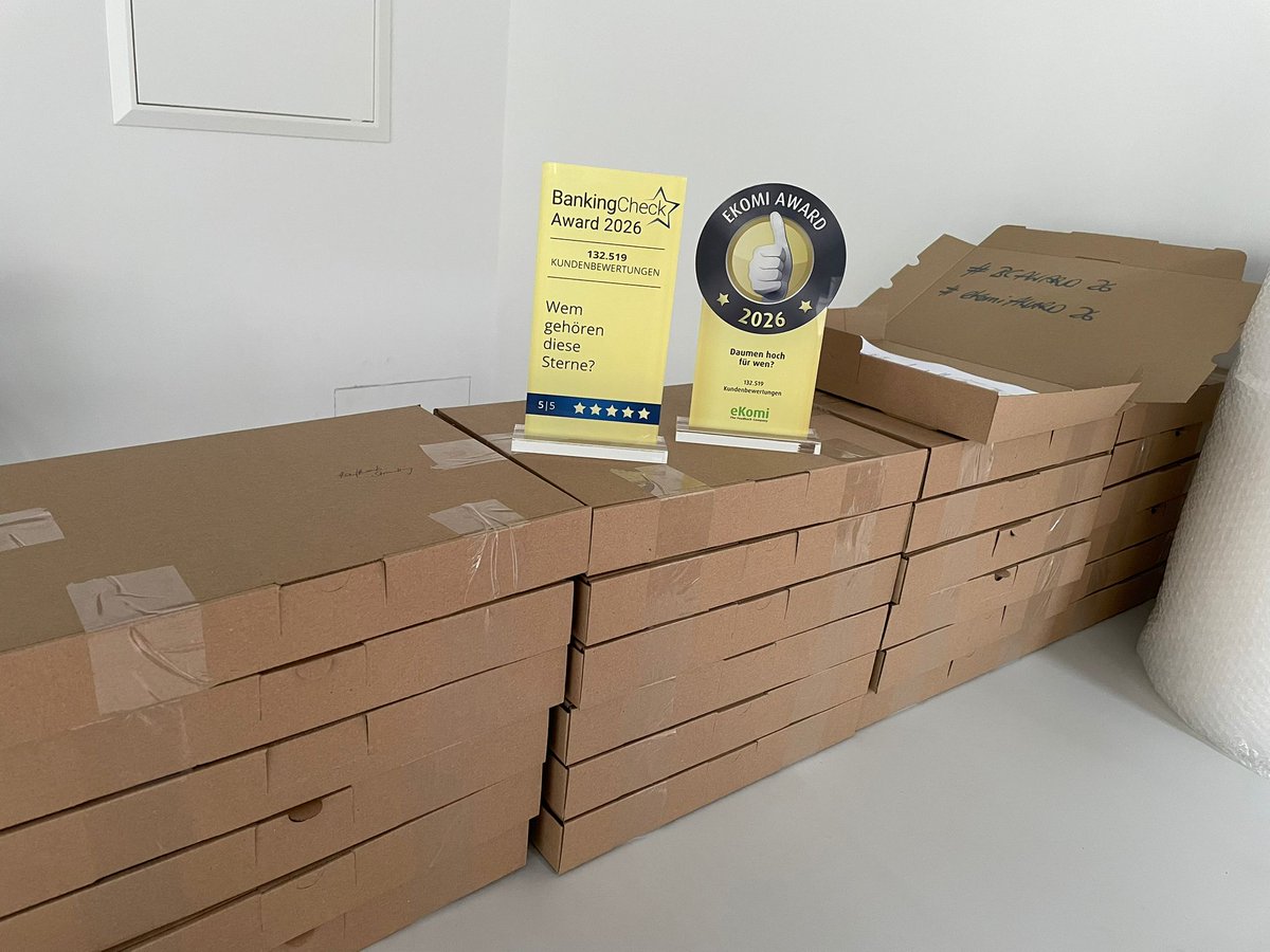 BankingCheck's tweet photo. Diese Woche war es wieder soweit - alle #BankingCheck und #eKomi #Awards wurden verpackt und an die glücklichen Gewinner verschickt. Wir gratulieren allen Gewinnern und Platzierten! #eKomiAWARD26 #BCAWARD26 https://t.co/dNZk0fczlT