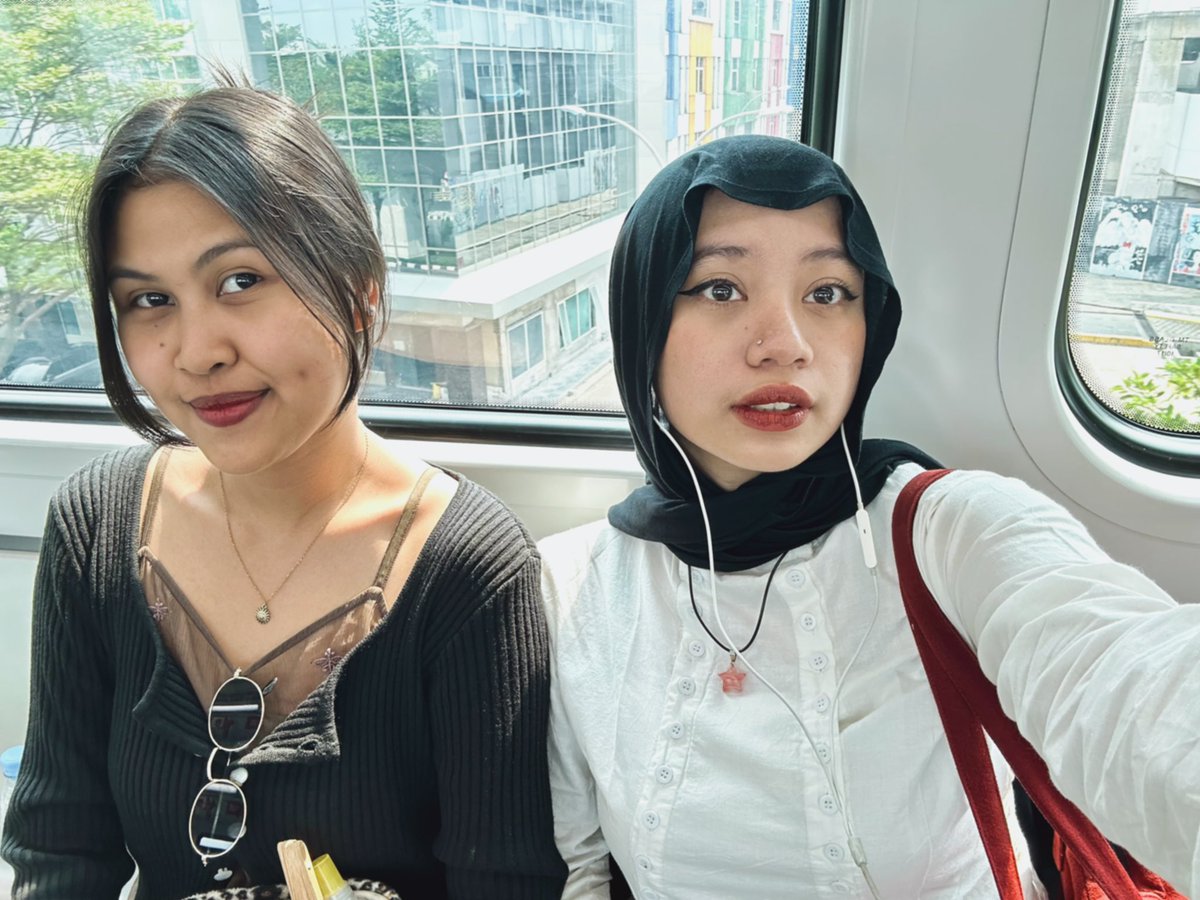 thelarosa's tweet photo. in 2022 my ex cheated on me with this girl who didn’t know he had a gf. she reached out to me, we bonded over our mutual hatred of him, and been friends ever since. anyway here’s us together last weekend <3 https://t.co/xZmdCALCRV