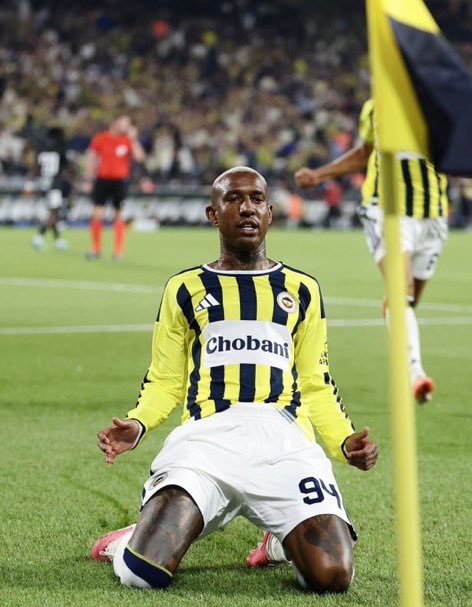 KadikoyMedya_'s tweet photo. Geçen sezondan bu yana 32 gol atan Talisca’yı gönderip yerine çöp Lukaku’yu aldılar. Bir kulüp ancak bu kadar kötü yönetilebilir. https://t.co/AKlvwWFF8Y