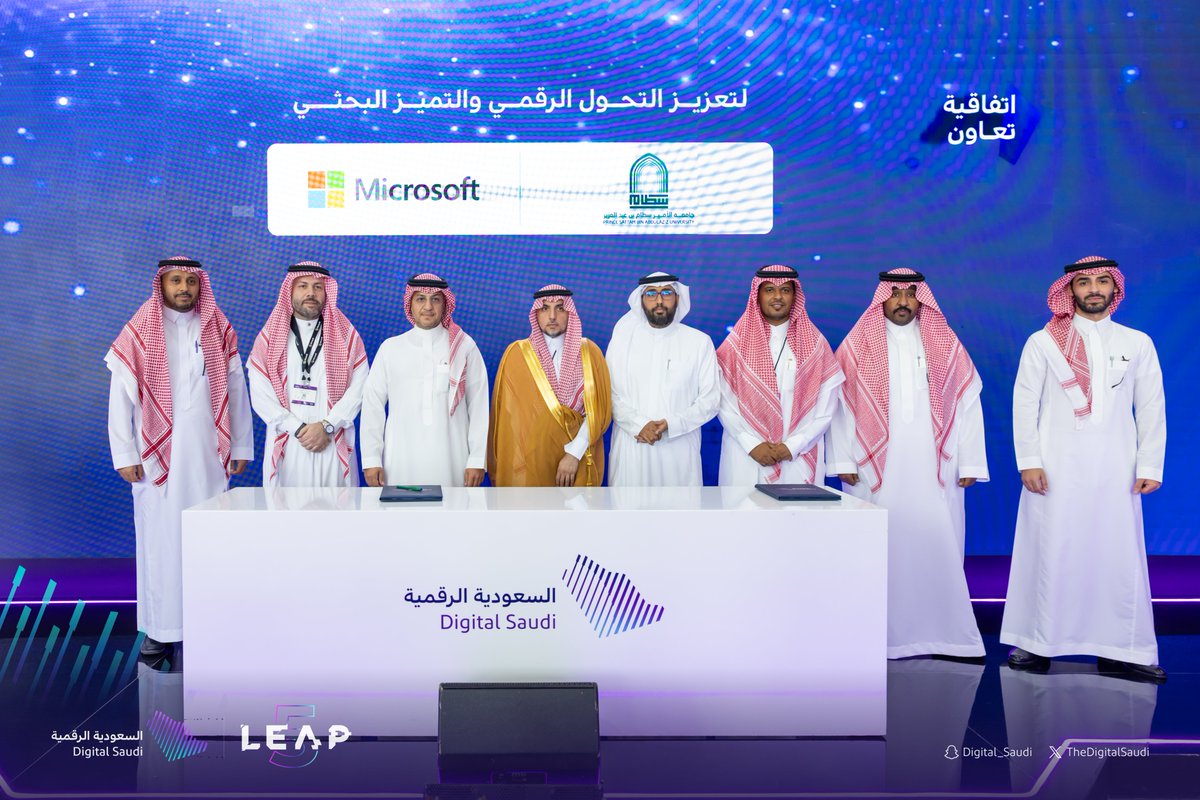 TheDigitalSaudi's tweet photo. ضمن فعاليات معرض #السعودية_الرقمية بمؤتمر #LEAP5

جامعة الأمير سطام بن عبدالعزيز توقع اتفاقيتي تعاون مع @Microsoft_Saudi و@Oracle، لتعزيز التحول الرقمي والتميز البحثي. https://t.co/8fxQ4k49bS