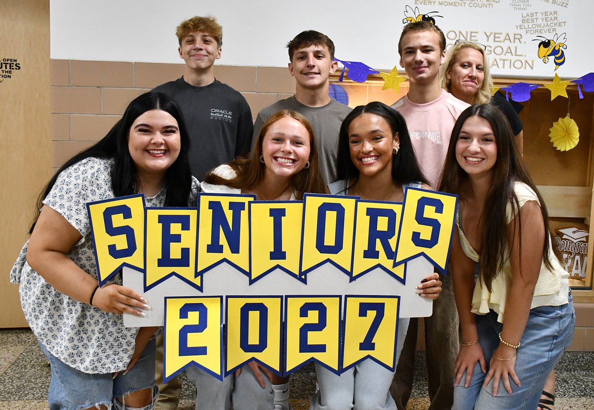 PerryCSD1's tweet photo. Welcome Back, Yellowjackets! #PrideInTheHive https://t.co/WdC8545hGU