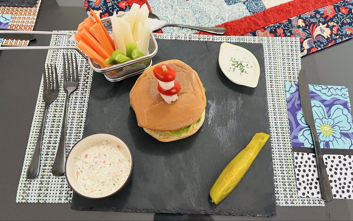 FdezErnst's tweet photo. Shrimp burger, crudités, ranch dressing, pickle, and surimi salad.
Am I missing something? https://t.co/CoL99CwXoK