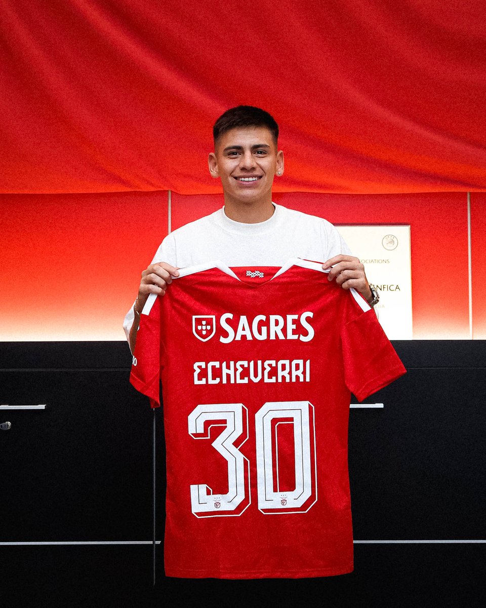 SLBenfica's tweet photo. Claudio Echeverri 3️⃣0️⃣ https://t.co/KdKFiiqaTE
