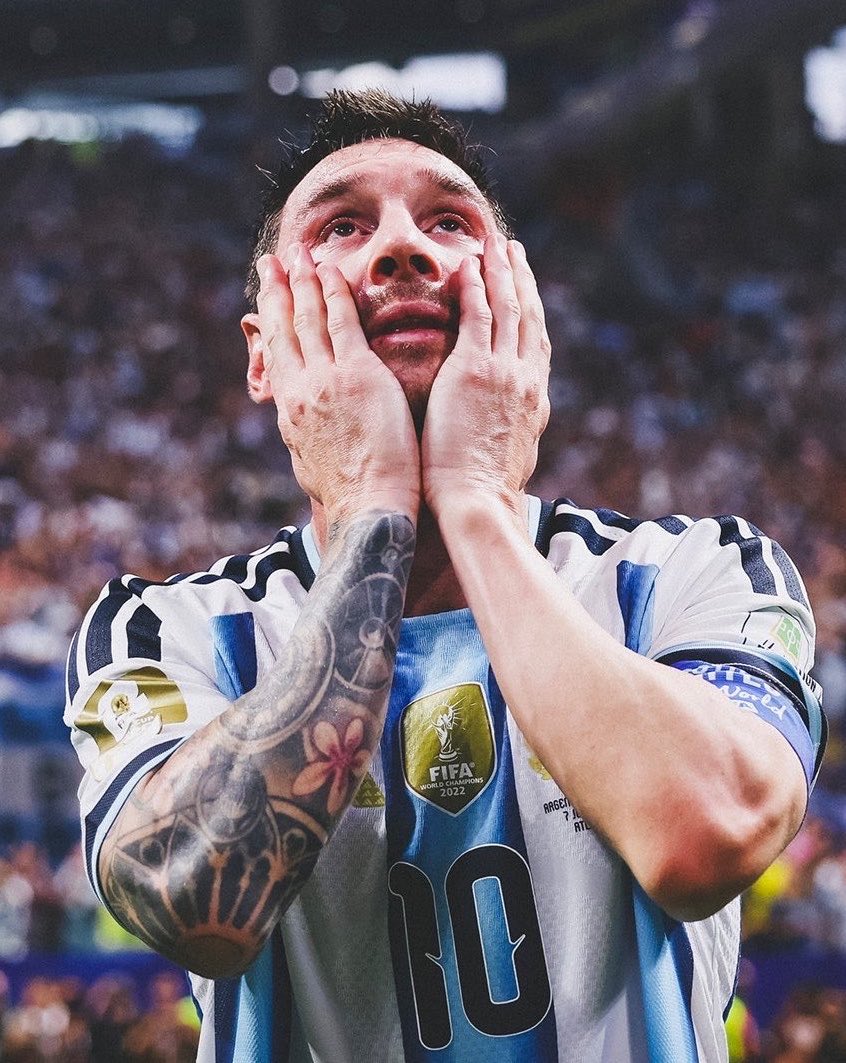 centregoals's tweet photo. 🚨🚨| OFFICIAL: Lionel Messi will be 𝐇𝐎𝐍𝐎𝐑𝐄𝐃 across Argentine football this weekend. 

Every match will 𝐏𝐀𝐔𝐒𝐄 in the 10th minute for a one-minute ovation celebrating his legendary career. 🩵��🇷 https://t.co/x2POyuctcy